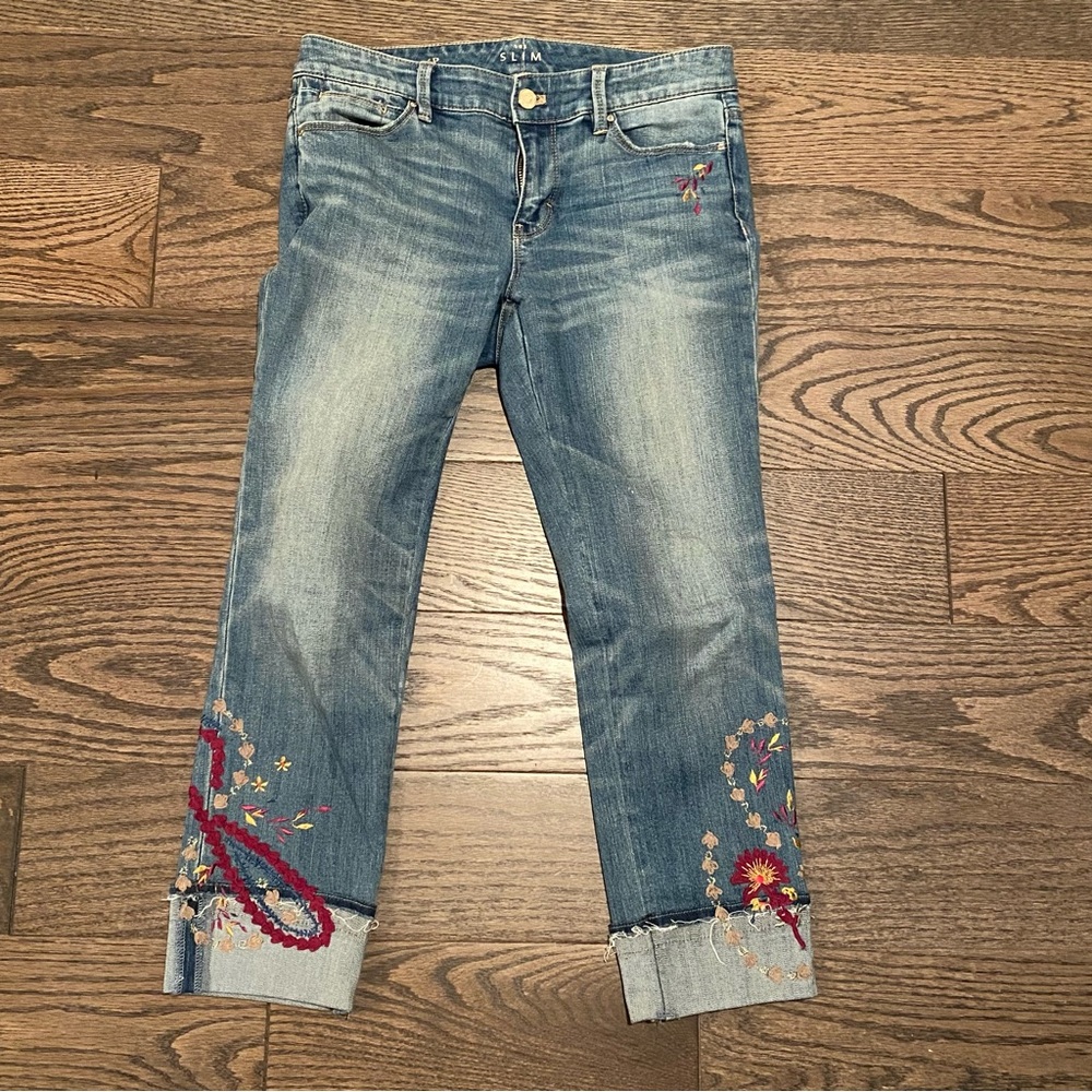 WHBM The Slim Crop Jean with Embroidered Design Women’s Size 4P